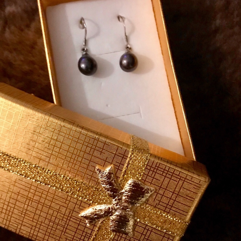 925 sterling silver/ Freshwater pearl earrings